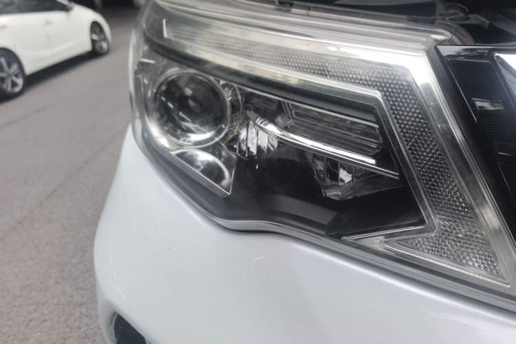 Used Nissan Terra 2018 2.5L Automatic 2WD Luxury Edition Right Front Headlight
