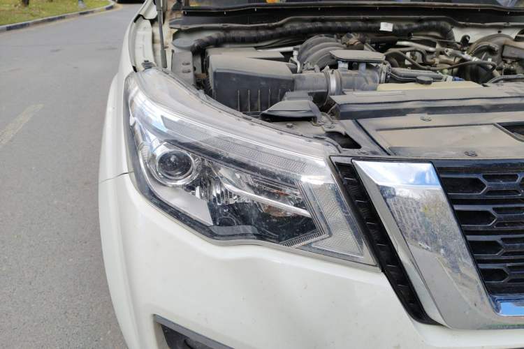 Used Nissan Terra 2018 2.5L Automatic 4x4 Flagship Edition Right Front Headlight