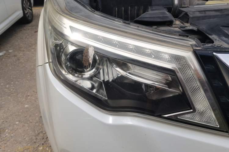 Used Nissan Terra 2018 2.5L Automatic 2WD Luxury Edition Right Front Headlight