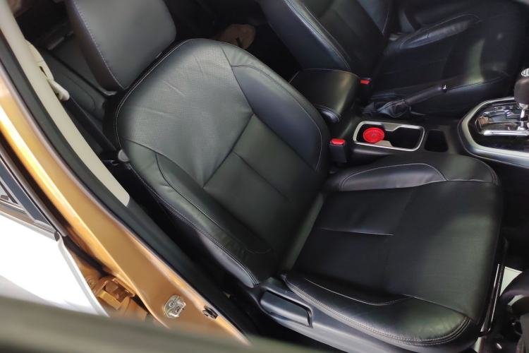 Used Nissan Terra 2018 2.5L Automatic 4x4 Luxury Edition Right Front Seat