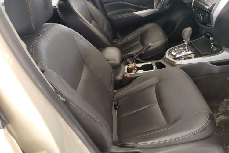 Used Nissan Terra 2018 2.5L Automatic 2WD Luxury Edition Right Front Seat