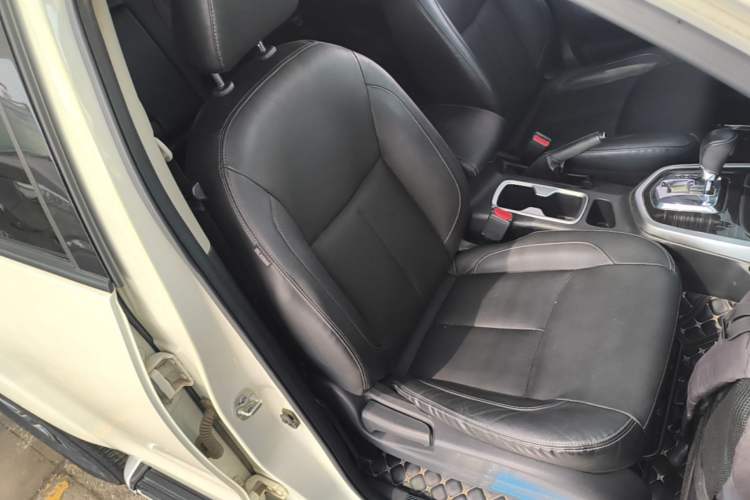Used Nissan Terra 2018 2.5L Automatic 4x4 Flagship Edition Right Front Seat