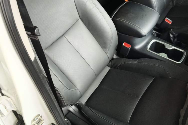 Used Nissan Terra 2018 2.5L Automatic 4x4 Flagship Edition Right Front Seat