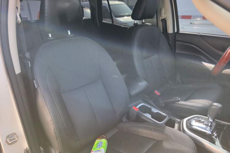 Used Nissan Terra 2018 2.5L Automatic 2WD Luxury Edition Right Front Seat