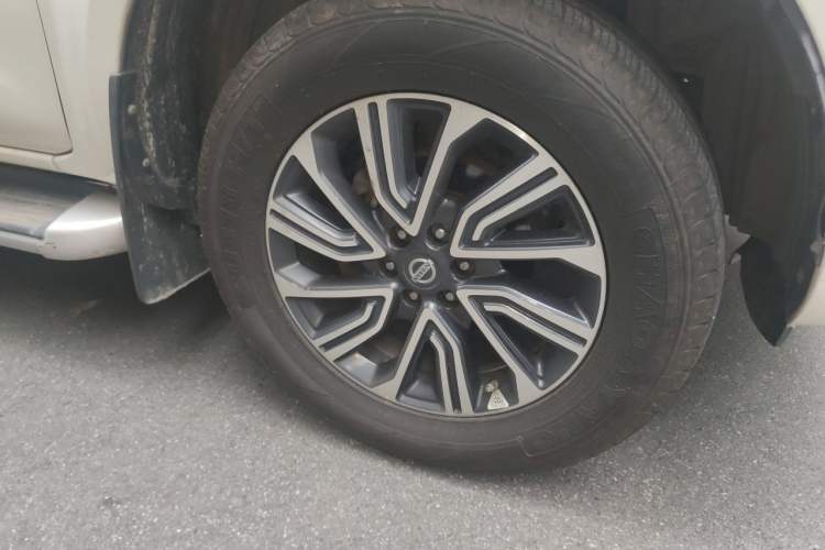 Used Nissan Terra 2018 2.5L Automatic 2WD Luxury Edition Right Front Wheel Hub