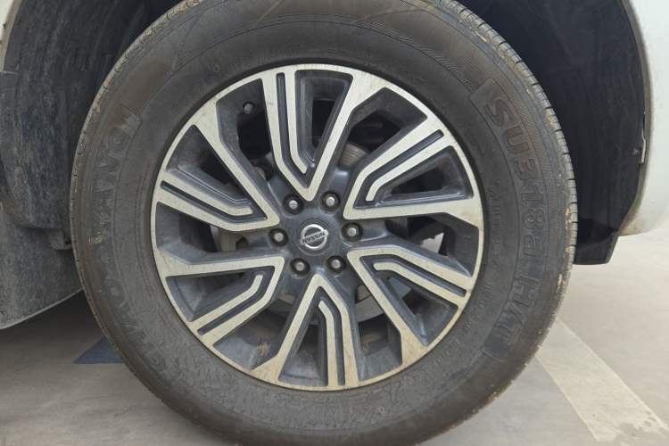 Used Nissan Terra 2018 2.5L Automatic 4x4 Luxury Edition Right Front Wheel Hub