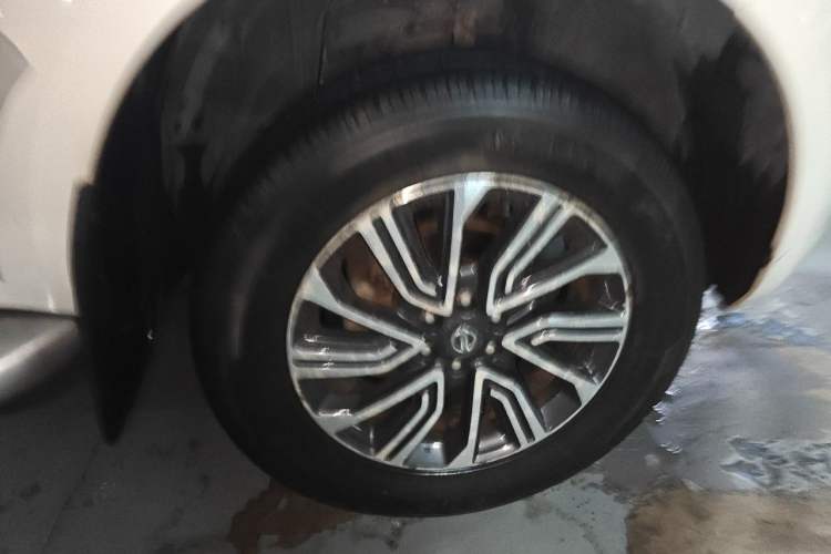 Used Nissan Terra 2018 2.5L Automatic 4x4 Flagship Edition Right Front Wheel Hub
