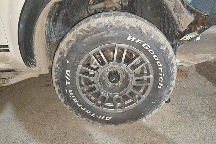 Used Nissan Terra 2018 2.5L Automatic 4x4 Flagship Edition Right Front Wheel Hub