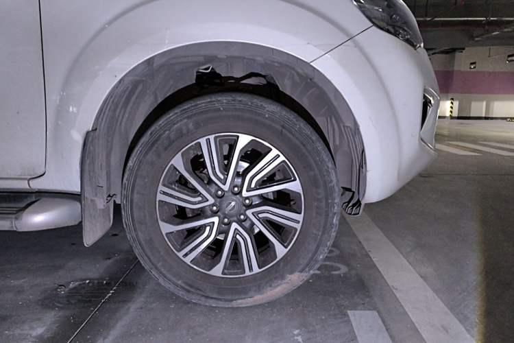Used Nissan Terra 2018 2.5L Automatic 4x4 Flagship Edition Right Front Wheel Hub