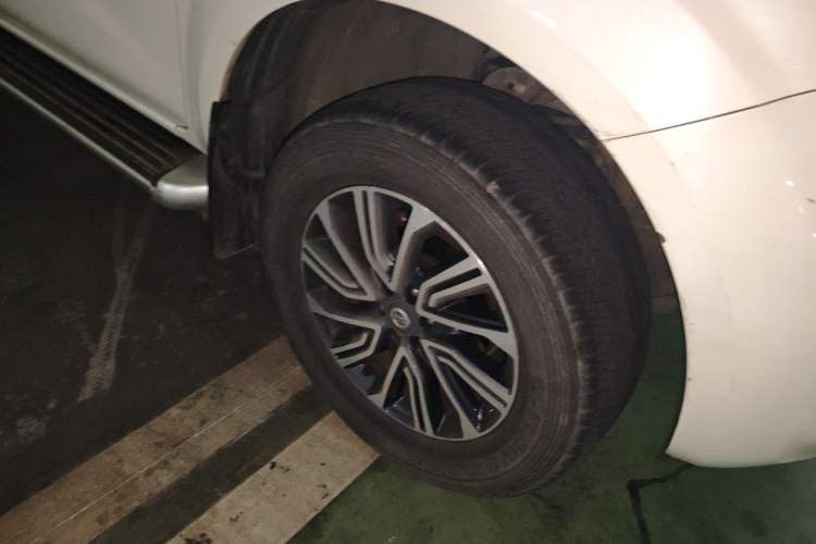 Used Nissan Terra 2018 2.5L Automatic 4x4 Flagship Edition Right Front Wheel Hub