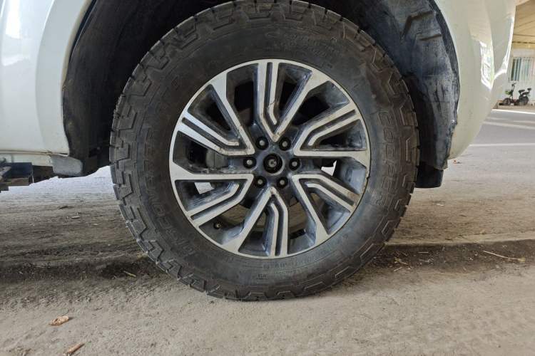 Used Nissan Terra 2018 2.5L Automatic 4x4 Flagship Edition Right Front Wheel Hub