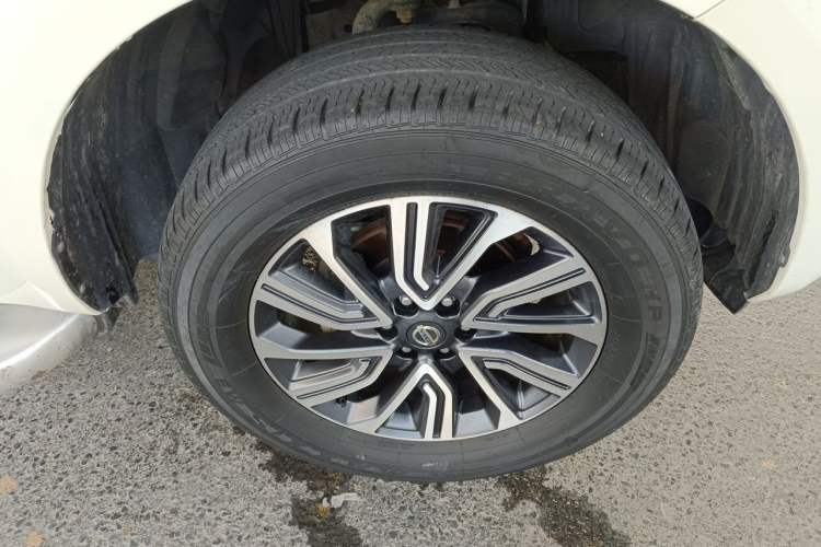 Used Nissan Terra 2018 2.5L Automatic 4x4 Flagship Edition Right Front Wheel Hub