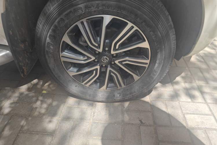 Used Nissan Terra 2018 2.5L Automatic 4x4 Flagship Edition Right Front Wheel Hub
