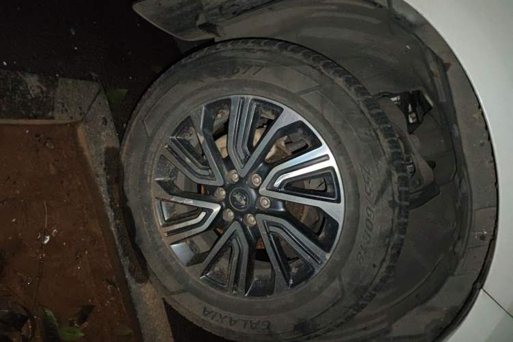 Used Nissan Terra 2018 2.5L Manual Two-Wheel Drive Elite Edition Right Front Wheel Hub