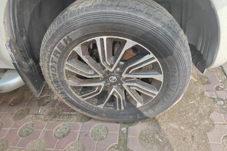 Used Nissan Terra 2018 2.5L Automatic 4x4 Flagship Edition Right Front Wheel Hub