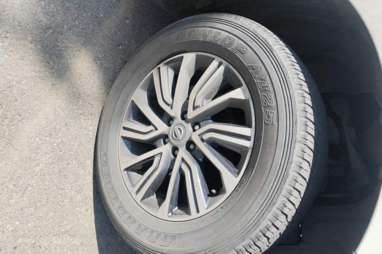 Used Nissan Terra 2018 2.5L Automatic 4x4 Flagship Edition Right Front Wheel Hub