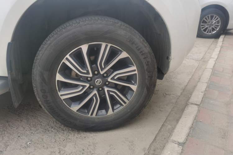 Used Nissan Terra 2018 2.5L Automatic 4x4 Flagship Edition Right Front Wheel Hub