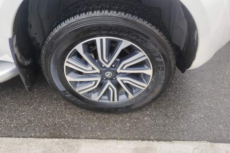 Used Nissan Terra 2018 2.5L Automatic 4x4 Luxury Edition Right Front Wheel Hub