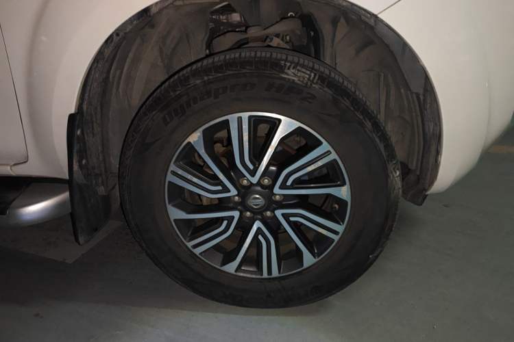 Used Nissan Terra 2018 2.5L Automatic 4x4 Luxury Edition Right Front Wheel Hub