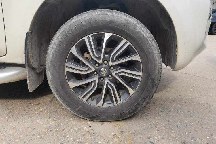 Used Nissan Terra 2018 2.5L Automatic 2WD Luxury Edition Right Front Wheel Hub