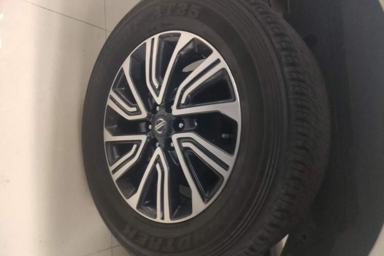 Used Nissan Terra 2018 2.5L Automatic 2WD Luxury Edition Right Rear Wheel Hub