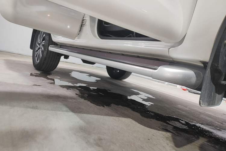 Used Nissan Terra 2018 2.5L Manual Two-Wheel Drive Elite Edition Right Side Sill