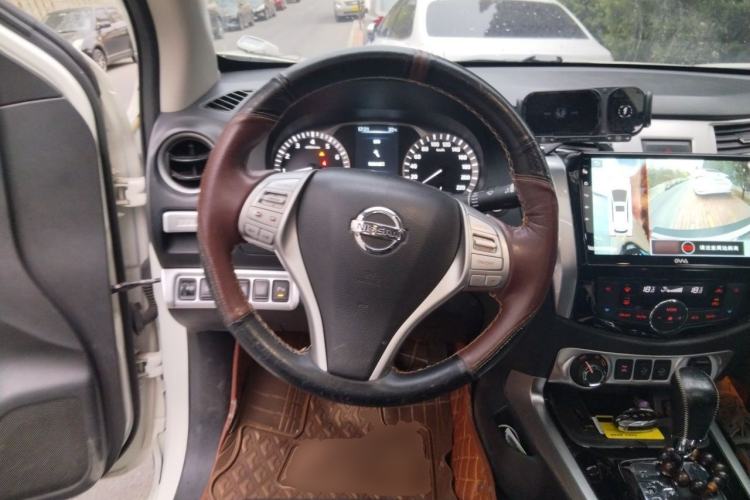 Used Nissan Terra 2018 2.5L Automatic 4x4 Luxury Edition Steering Wheel