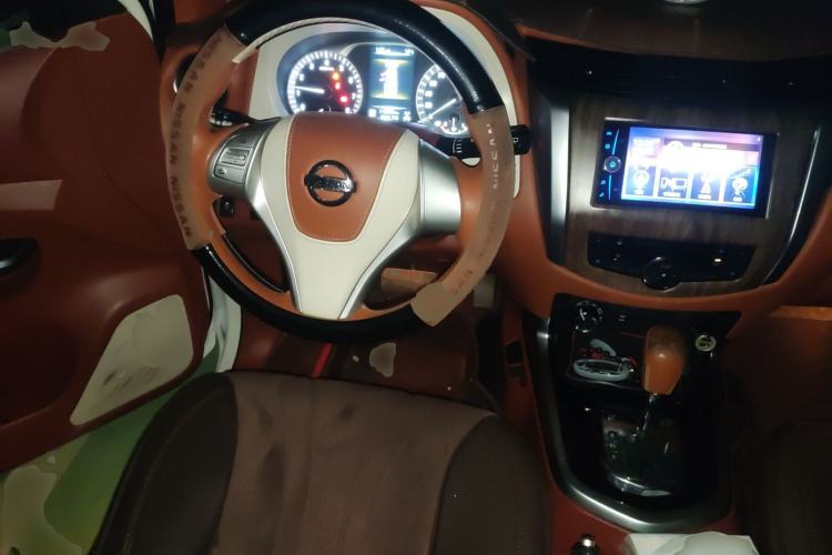 Used Nissan Terra 2018 2.5L Automatic 4x4 Luxury Edition Steering Wheel