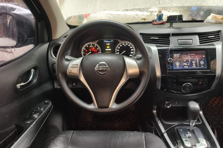 Used Nissan Terra 2018 2.5L Automatic 4x4 Luxury Edition Steering Wheel