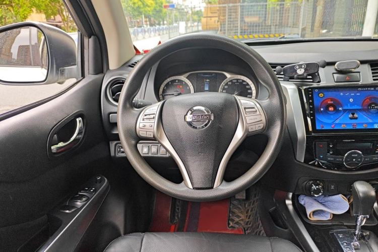Used Nissan Terra 2018 2.5L Automatic 4x4 Luxury Edition Steering Wheel
