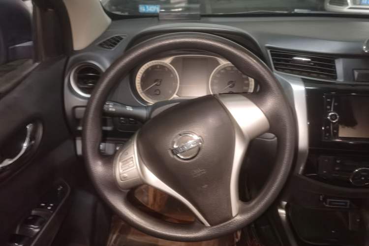 Used Nissan Terra 2018 2.5L Automatic 2WD Luxury Edition Steering Wheel