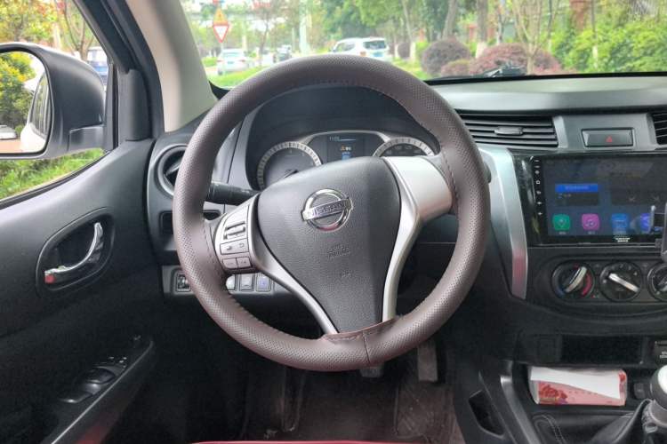 Used Nissan Terra 2018 2.5L Manual Two-Wheel Drive Elite Edition Steering Wheel