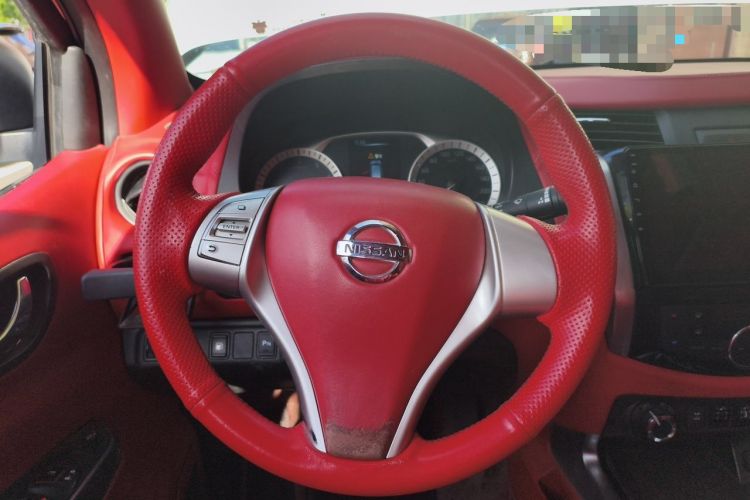 Used Nissan Terra 2018 2.5L Automatic 4x4 Luxury Edition Steering Wheel