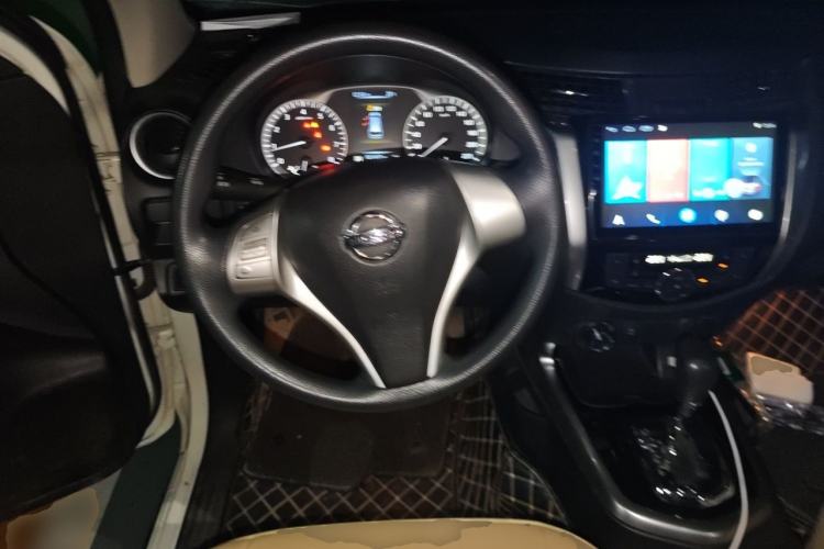 Used Nissan Terra 2018 2.5L Automatic 4x4 Luxury Edition Steering Wheel