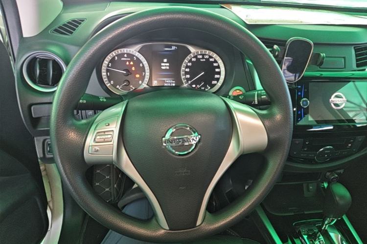 Used Nissan Terra 2018 2.5L Automatic 2WD Luxury Edition Steering Wheel