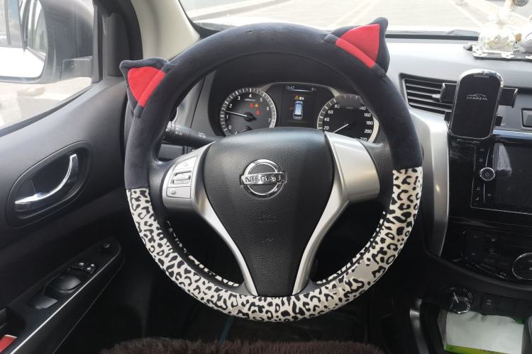 Used Nissan Terra 2018 2.5L Automatic 4x4 Luxury Edition Steering Wheel