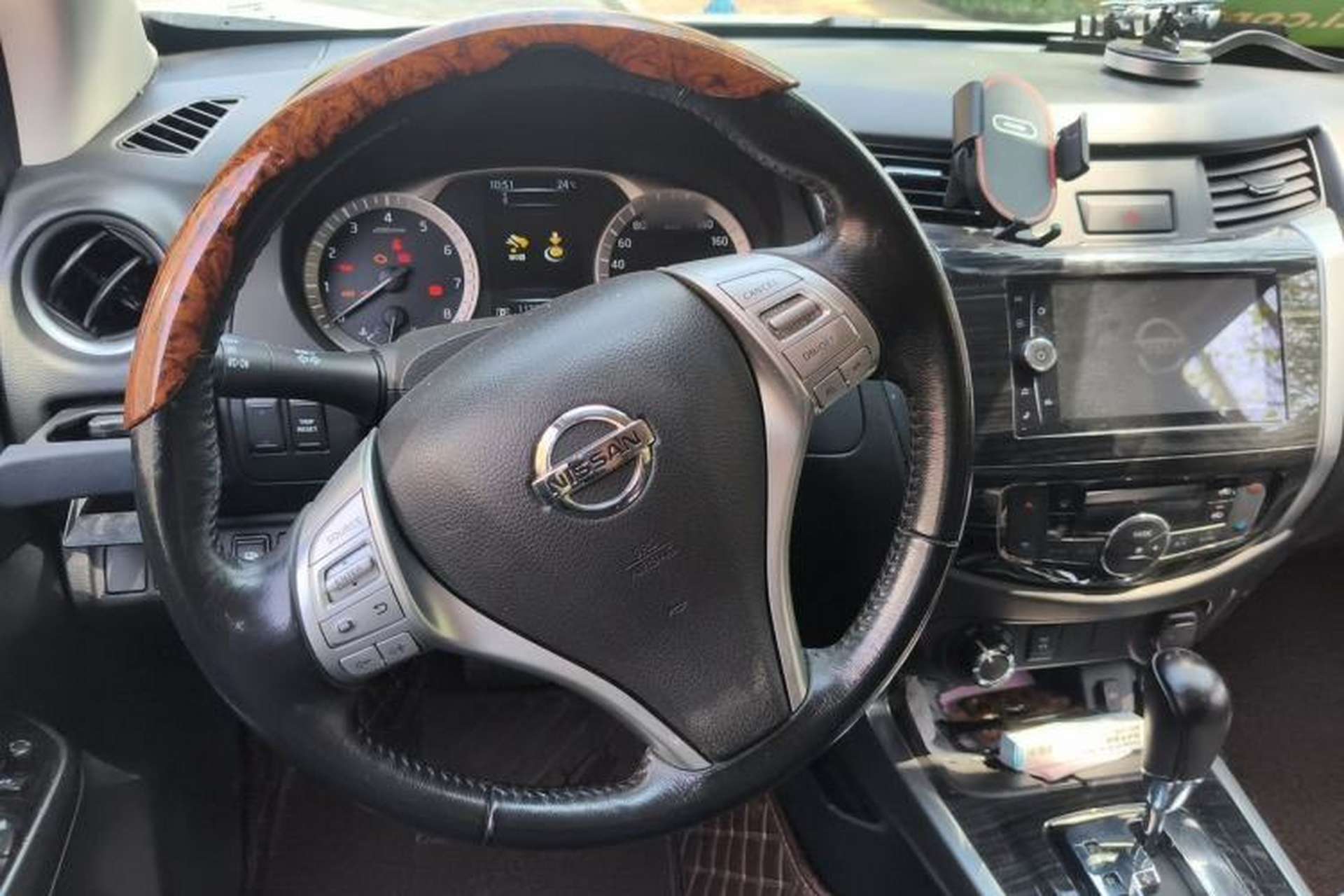 Used Nissan Terra 2018 2.5L Automatic 4x4 Flagship Edition Steering Wheel