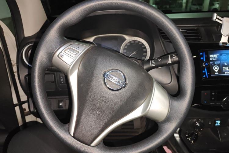Used Nissan Terra 2018 2.5L Automatic 4x4 Luxury Edition Steering Wheel