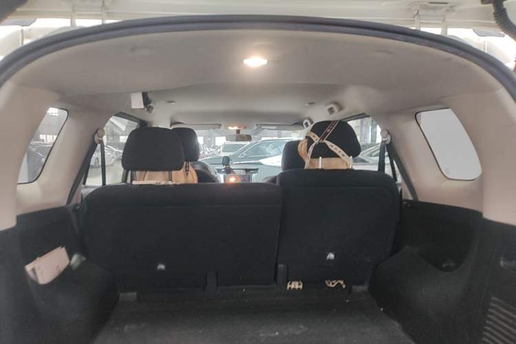 Used Nissan Terra 2018 2.5L Manual Two-Wheel Drive Elite Edition Trunk