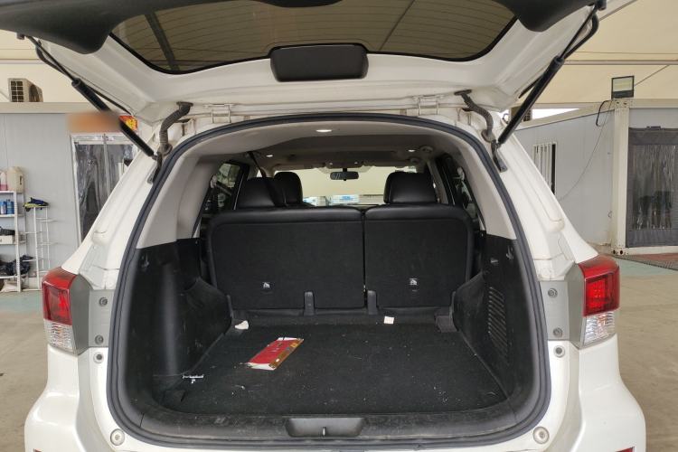 Used Nissan Terra 2018 2.5L Automatic 2WD Luxury Edition Trunk