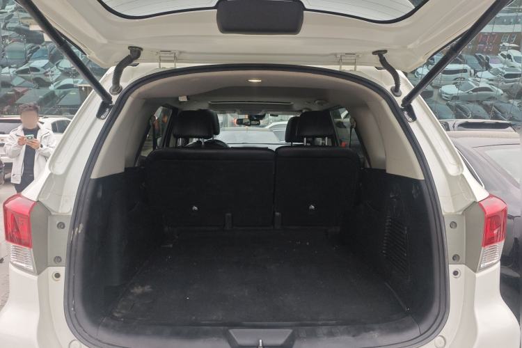 Used Nissan Terra 2018 2.5L Automatic 4x4 Flagship Edition Trunk