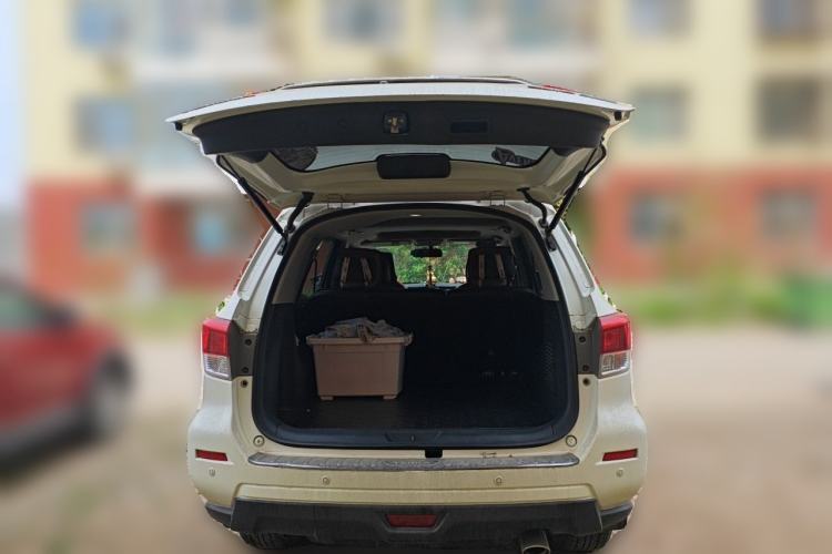 Used Nissan Terra 2018 2.5L Manual Two-Wheel Drive Leading Edition Trunk