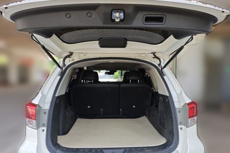 Used Nissan Terra 2018 2.5L Automatic 4x4 Flagship Edition Trunk