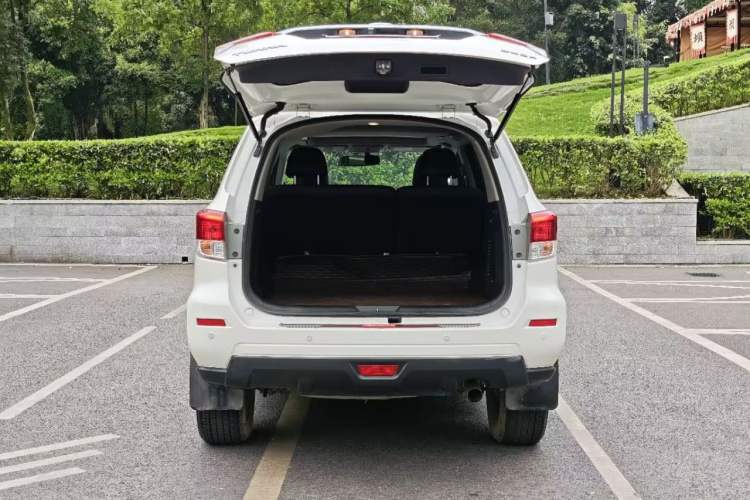 Used Nissan Terra 2018 2.5L Automatic 2WD Luxury Edition Trunk