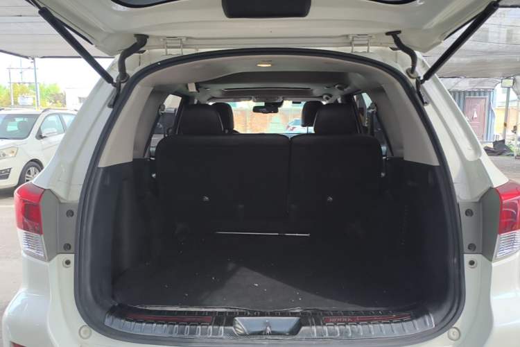Used Nissan Terra 2018 2.5L Automatic 4x4 Flagship Edition Trunk