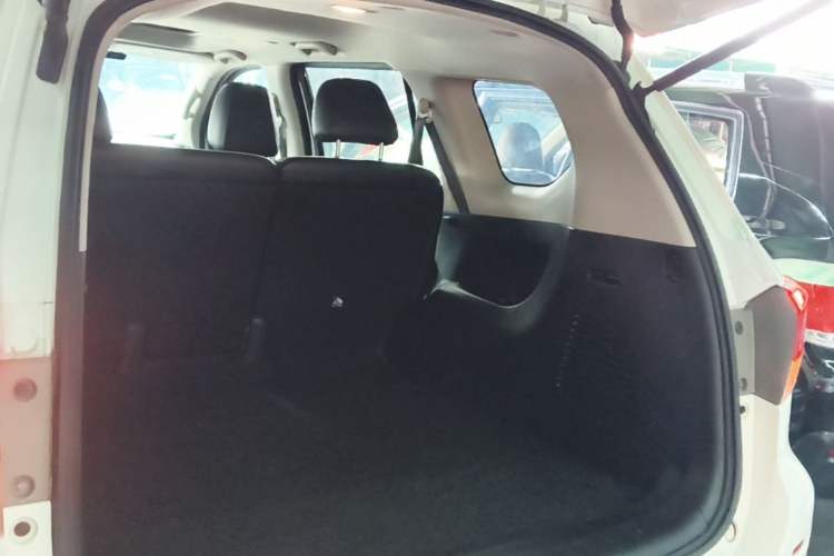 Used Nissan Terra 2018 2.5L Automatic 4x4 Flagship Edition Trunk