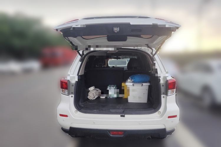 Used Nissan Terra 2018 2.5L Automatic 4x4 Luxury Edition Trunk