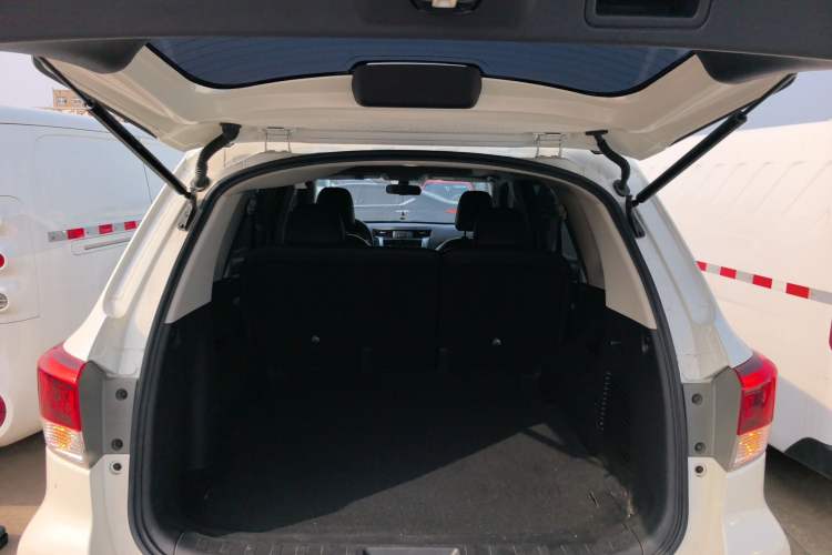 Used Nissan Terra 2018 2.5L Automatic 2WD Luxury Edition Trunk