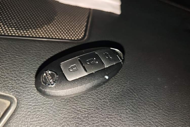Used Nissan Terra 2018 2.5L Automatic 4x4 Luxury Edition Vehicle Key