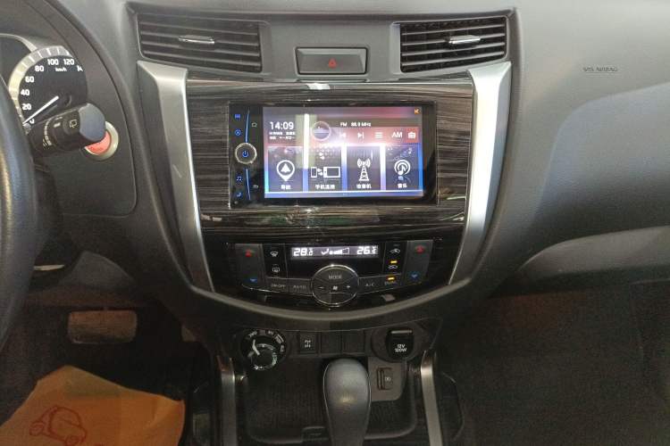 Used Nissan Terra 2018 2.5L Automatic 4x4 Flagship Edition Audio And AC Panel